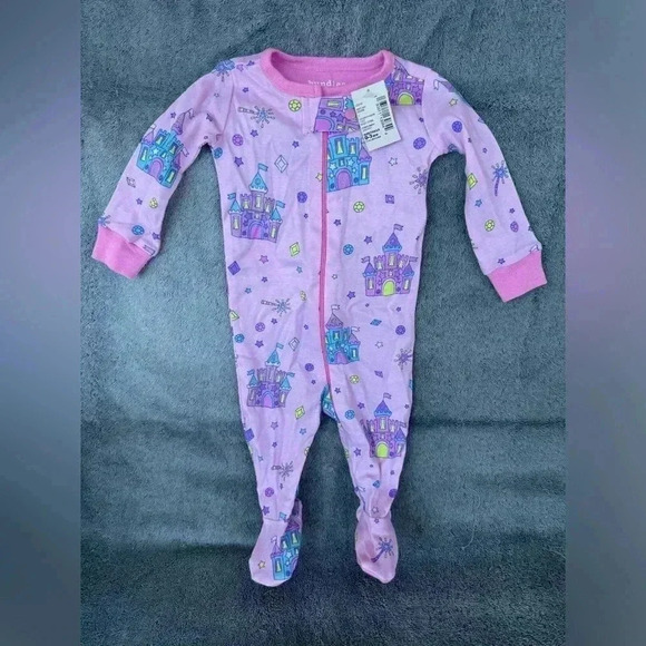Pink Castles Footie Onesie NWT 0-3m - Picture 1 of 4